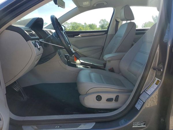 2017 VOLKSWAGEN PASSAT R-Line