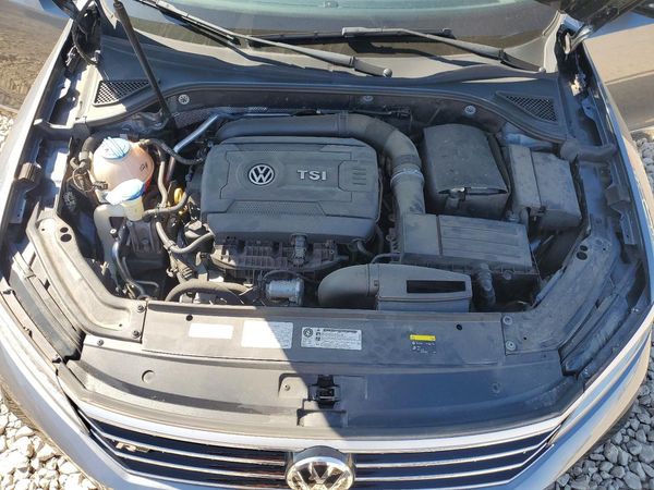 2017 VOLKSWAGEN PASSAT R-Line