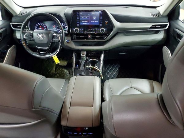 2021 TOYOTA HIGHLANDER XLE