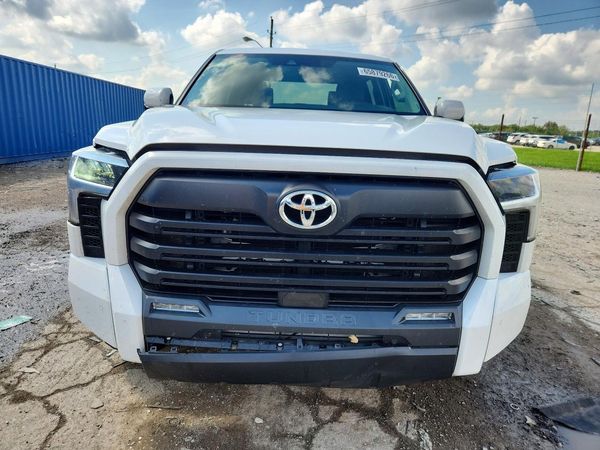 2023 TOYOTA TUNDRA SR5