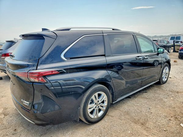2023 TOYOTA SIENNA