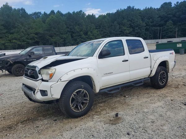 2015 TOYOTA TACOMA Delux Grade