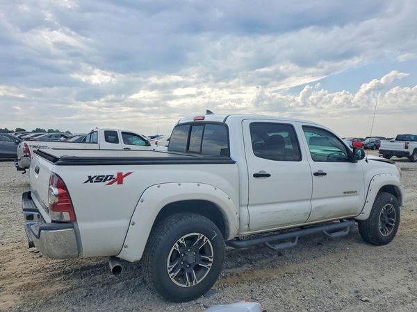 2015 TOYOTA TACOMA Delux Grade