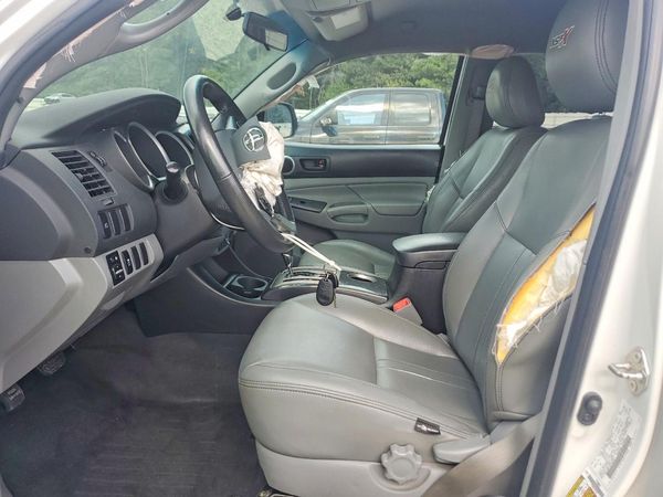 2015 TOYOTA TACOMA Delux Grade