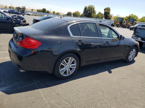 2015 INFINITI Q40