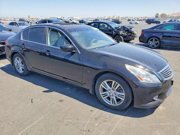 2015 INFINITI Q40