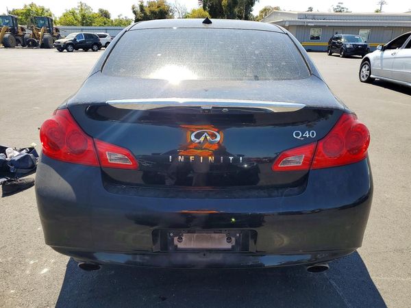 2015 INFINITI Q40