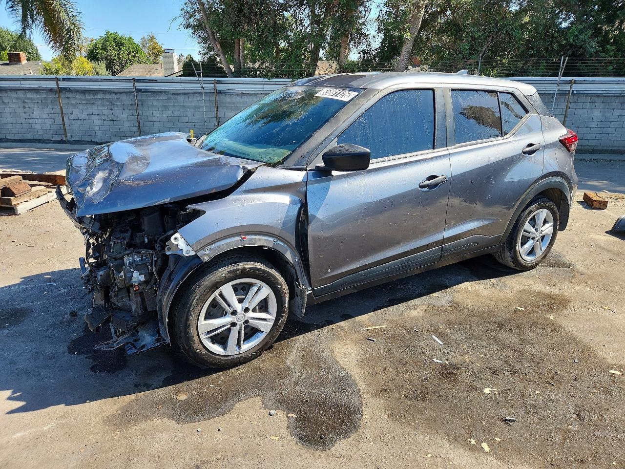 2023 NISSAN KICKS S — Front 3/4