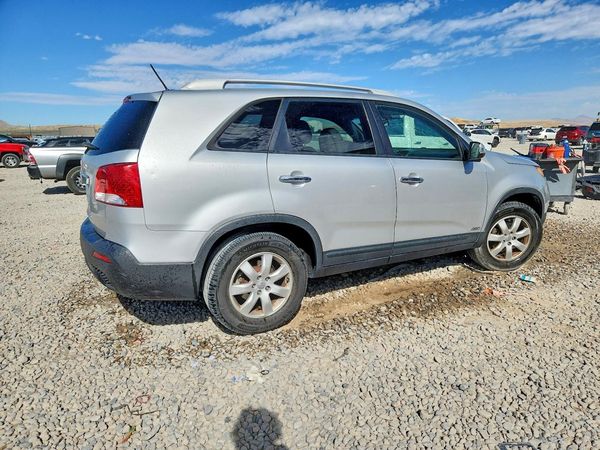 2013 KIA SORENTO Base / LX