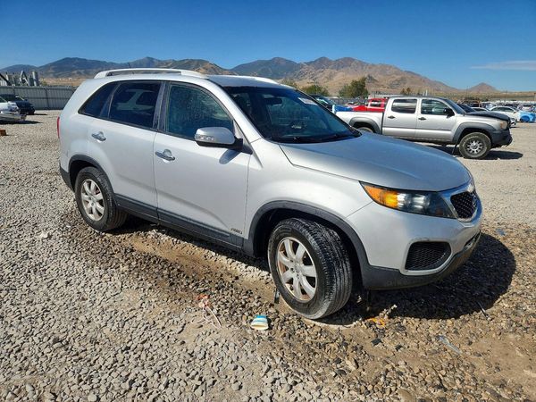 2013 KIA SORENTO Base / LX