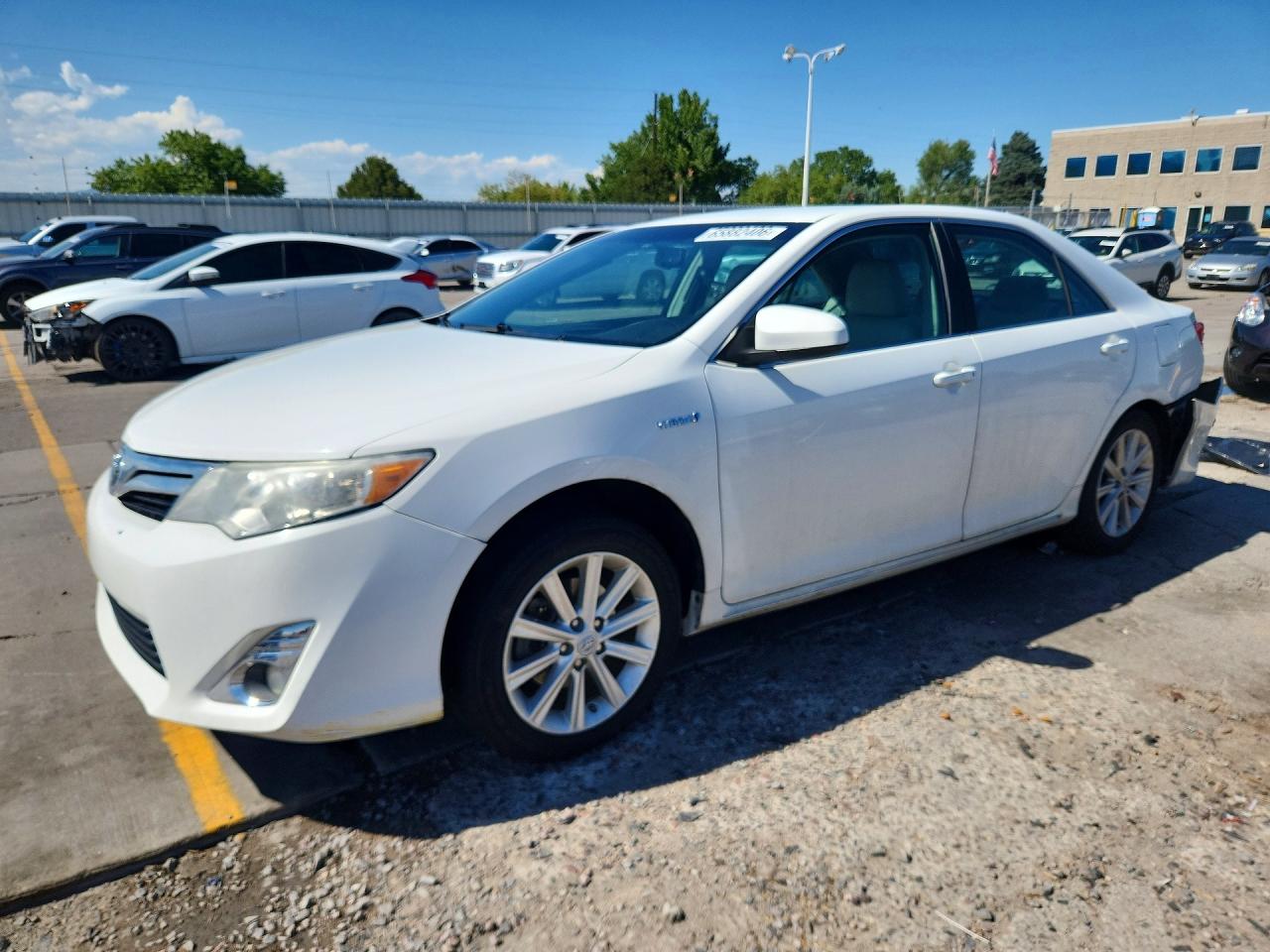 2012 TOYOTA CAMRY SOLA Hybrid — Front 3/4