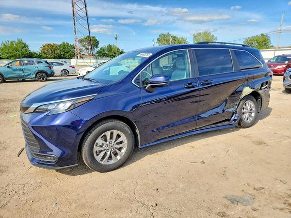 2025 TOYOTA SIENNA