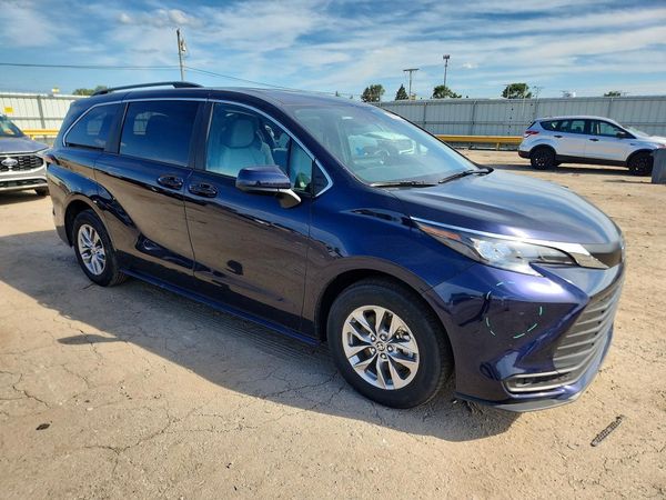 2025 TOYOTA SIENNA