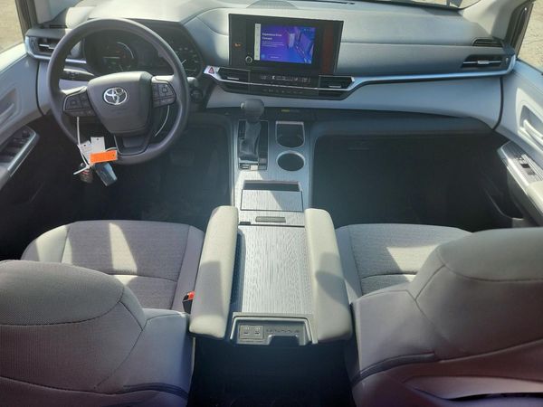 2025 TOYOTA SIENNA