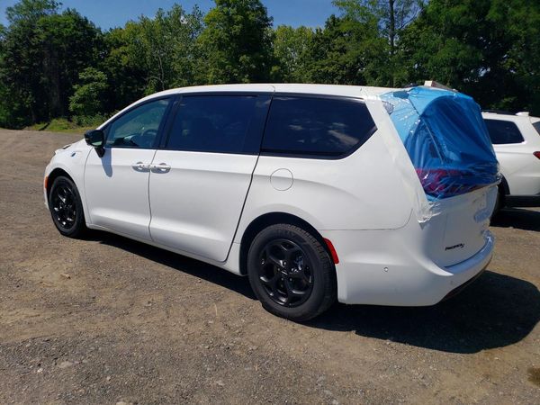 2024 CHRYSLER PACIFICA Select