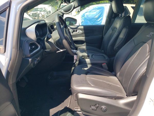 2024 CHRYSLER PACIFICA Select