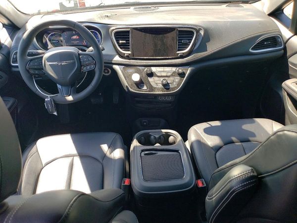 2024 CHRYSLER PACIFICA Select