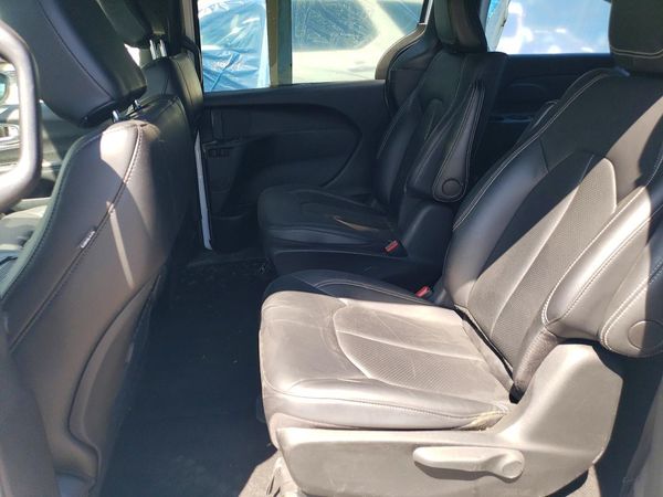 2024 CHRYSLER PACIFICA Select