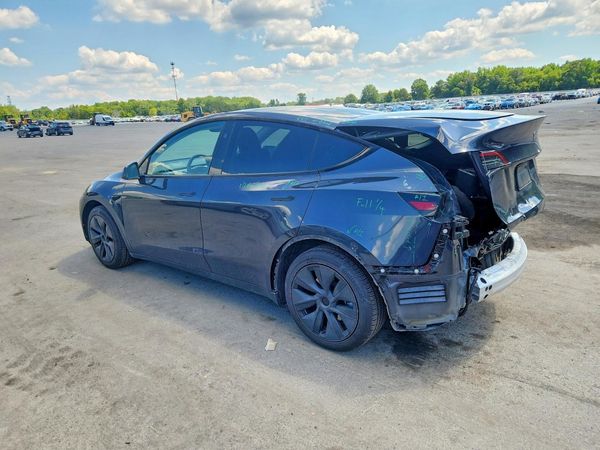 2025 TESLA MODEL Y