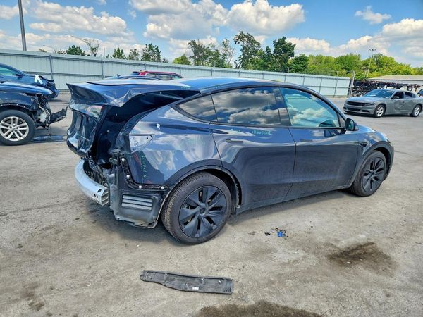 2025 TESLA MODEL Y