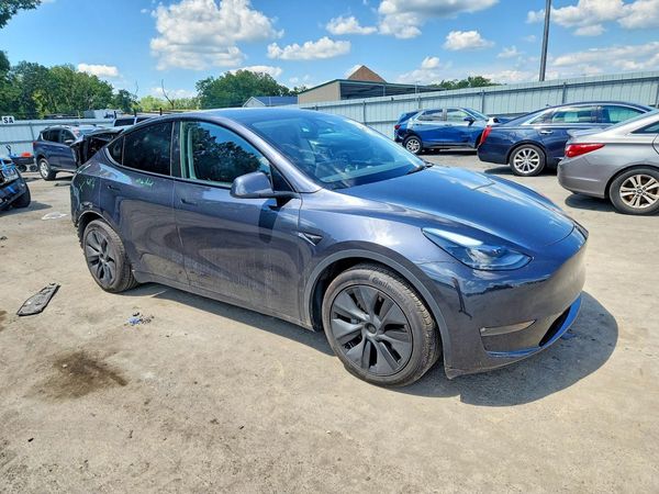 2025 TESLA MODEL Y