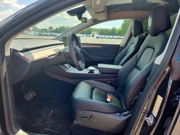 2025 TESLA MODEL Y