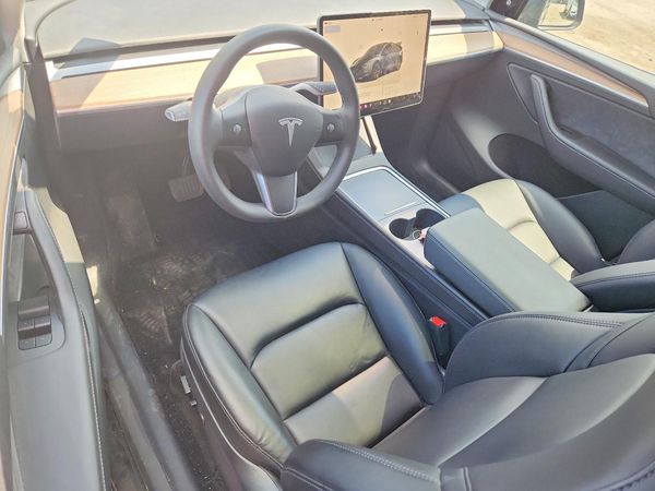 2025 TESLA MODEL Y