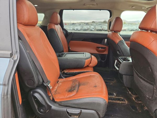 2024 KIA CARNIVAL