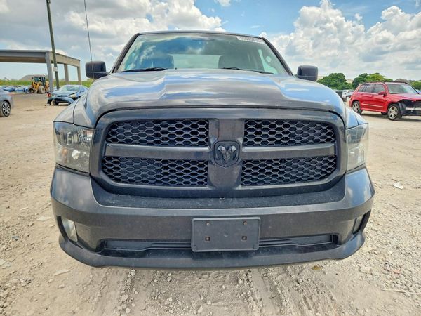 2018 RAM 1500 ST QUAD CAB 4X4