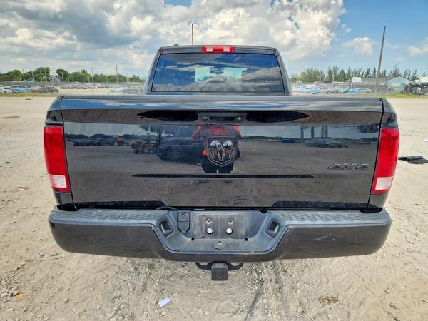 2018 RAM 1500 ST QUAD CAB 4X4