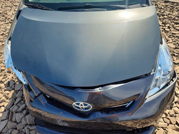 2012 TOYOTA PRIUS — Engine bay