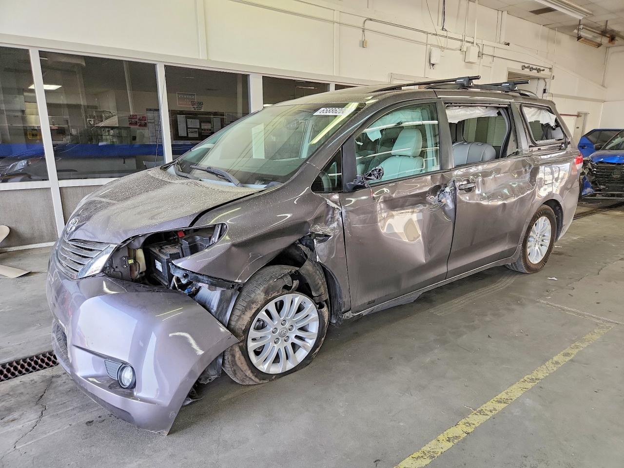 2014 TOYOTA SIENNA