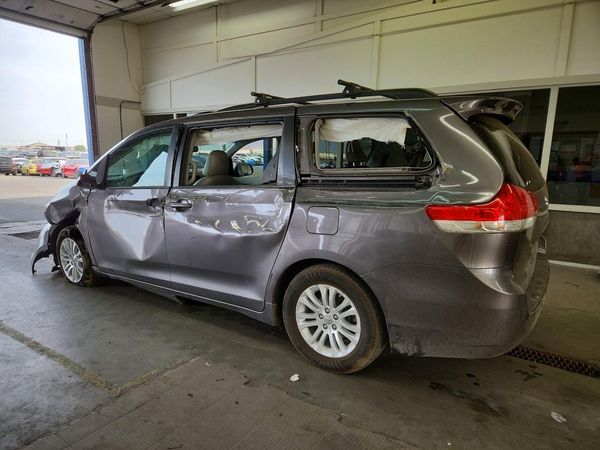 2014 TOYOTA SIENNA