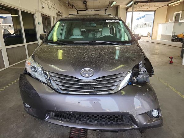 2014 TOYOTA SIENNA