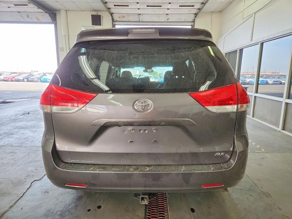 2014 TOYOTA SIENNA