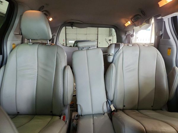 2014 TOYOTA SIENNA