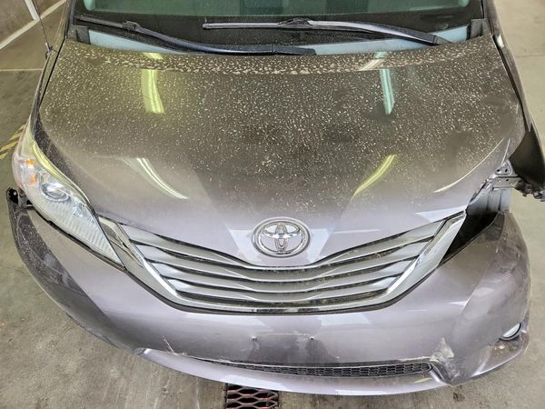 2014 TOYOTA SIENNA