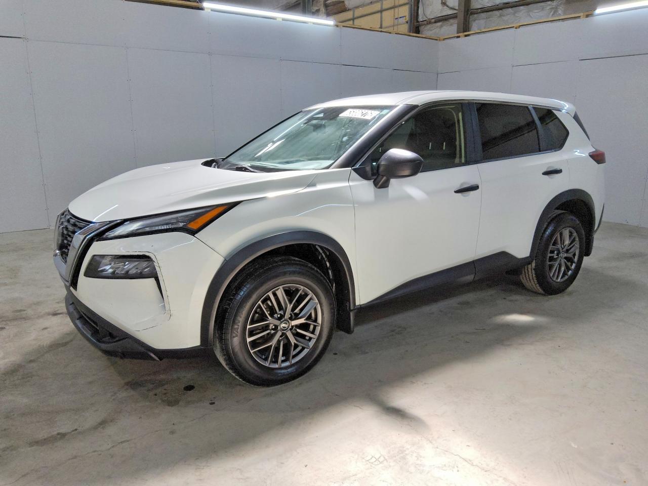2021 NISSAN ROGUE S — Front 3/4