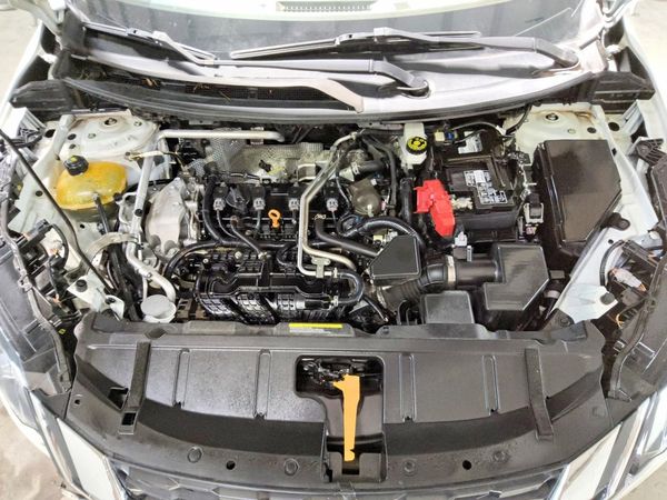 2021 NISSAN ROGUE S — Engine bay