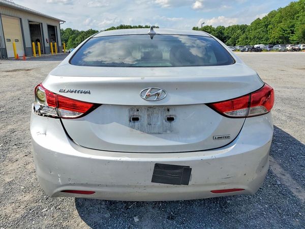 2013 HYUNDAI ELANTRA
