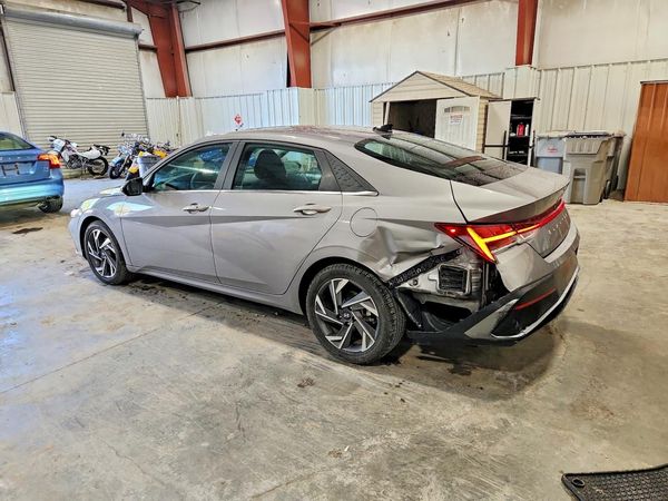 2024 HYUNDAI ELANTRA SEL w/ Convenience Pkg