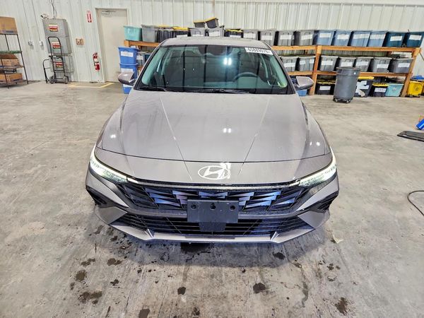 2024 HYUNDAI ELANTRA SEL w/ Convenience Pkg