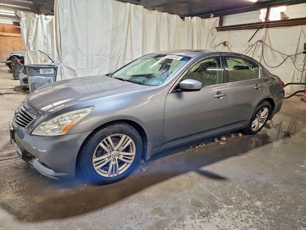 2013 INFINITI G37