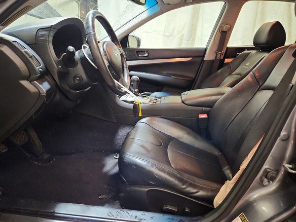 2013 INFINITI G37 — DENT