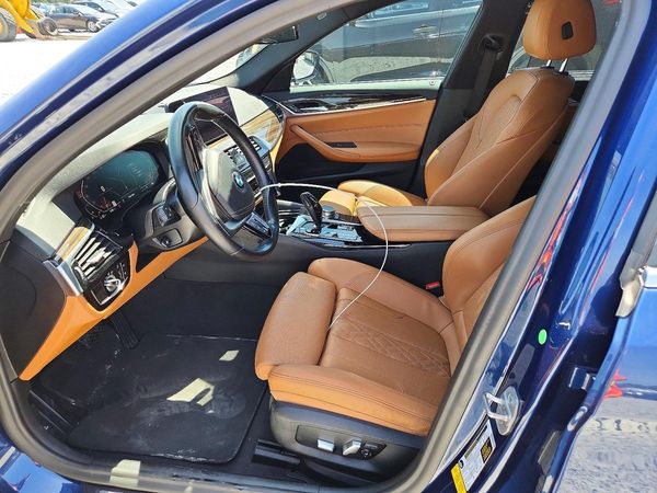 2021 BMW 530