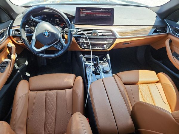 2021 BMW 530