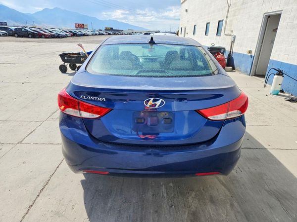 2013 HYUNDAI ELANTRA