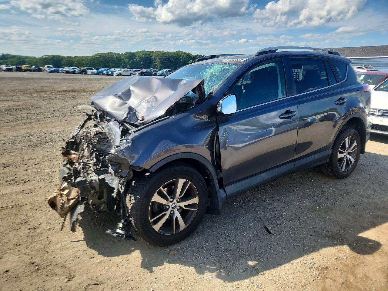 2018 TOYOTA RAV4 Adventure/XLE — Front 3/4