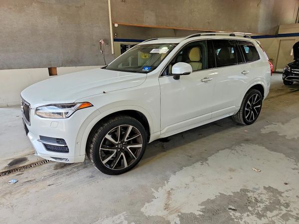 2018 VOLVO XC90 Momentum
