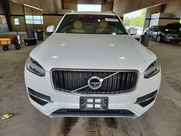 2018 VOLVO XC90 Momentum
